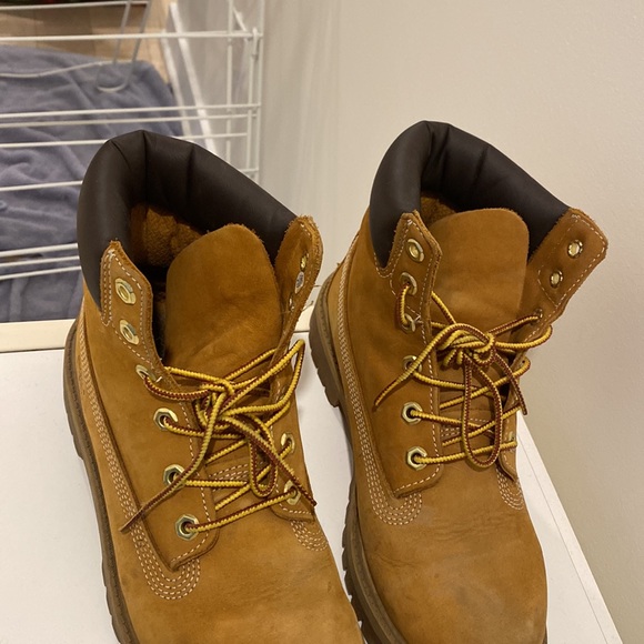 Timberland boots, kids size 6 but fits ladies 6 - Picture 2 of 3